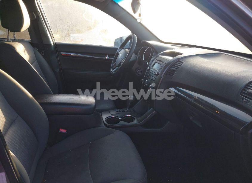 Photo 5 of 2013 Kia Sorento LX (VIN 5XYKT3A12DG346267)