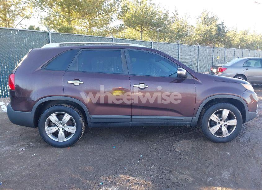 Photo 13 of 2011 Kia Sorento LX (VIN 5XYKT3A13BG079380)