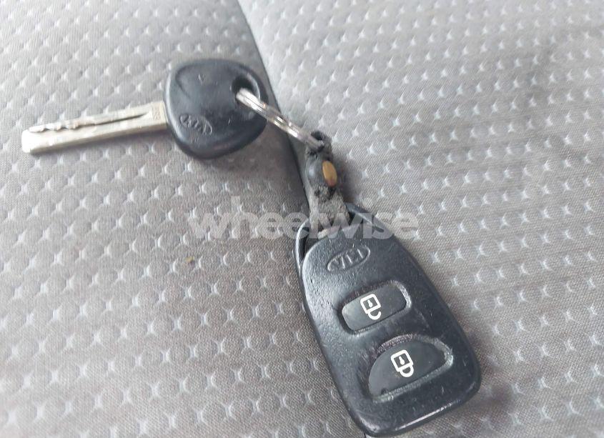 Photo 11 of 2011 Kia Sorento LX (VIN 5XYKT3A13BG082313)