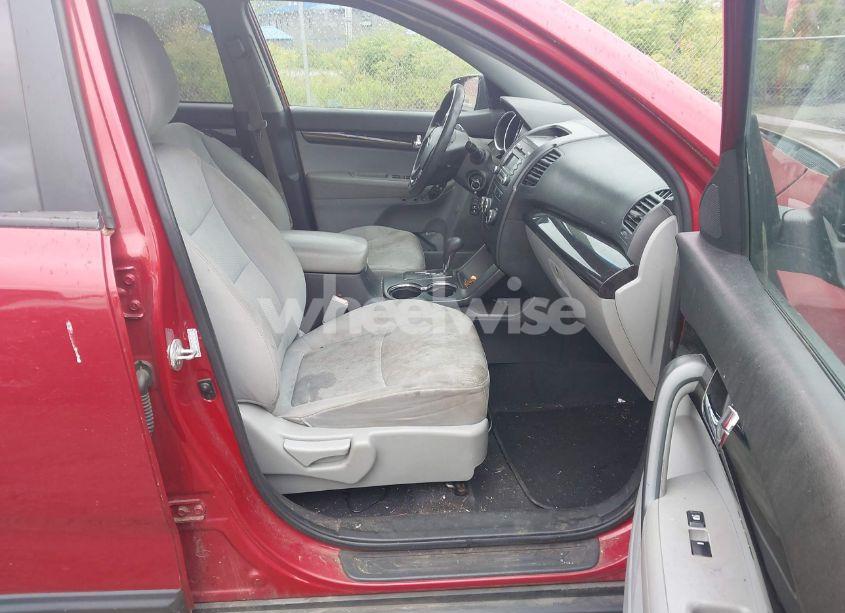 Photo 5 of 2011 Kia Sorento LX (VIN 5XYKT3A13BG082313)