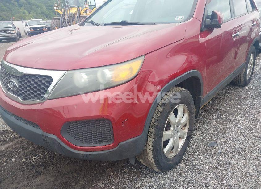 Photo 6 of 2011 Kia Sorento LX (VIN 5XYKT3A13BG082313)
