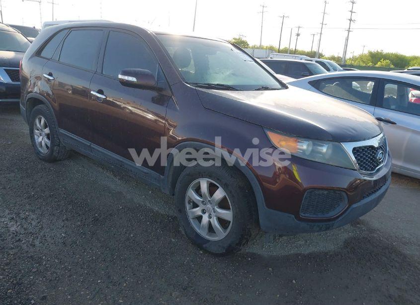 2011 Kia Sorento LX (VIN 5XYKT3A13BG083770) main photo