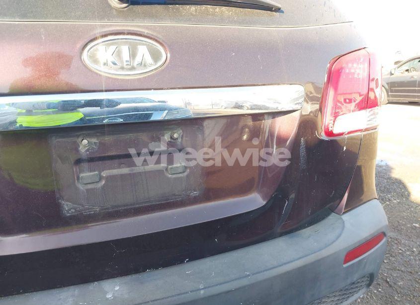 Photo 13 of 2011 Kia Sorento LX (VIN 5XYKT3A13BG083770)
