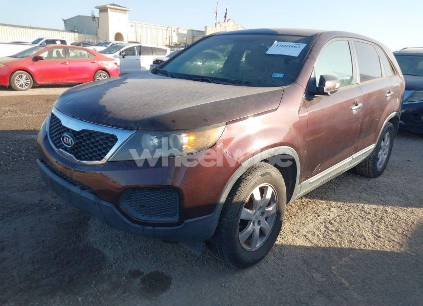 Photo 2 of 2011 Kia Sorento LX (VIN 5XYKT3A13BG083770)