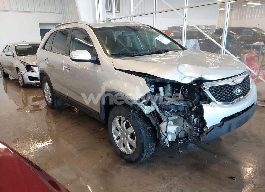 2011 Kia Sorento LX (VIN 5XYKT3A13BG090685) main photo