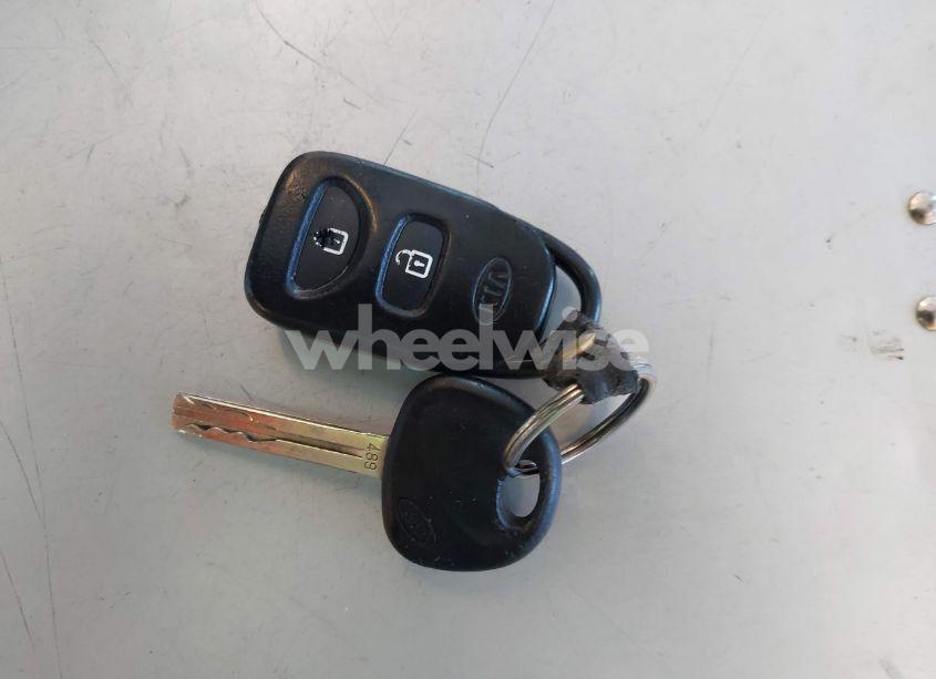 Photo 11 of 2011 Kia Sorento LX (VIN 5XYKT3A13BG090685)