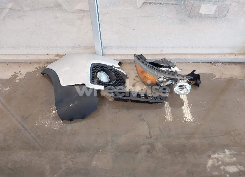 Photo 12 of 2011 Kia Sorento LX (VIN 5XYKT3A13BG090685)