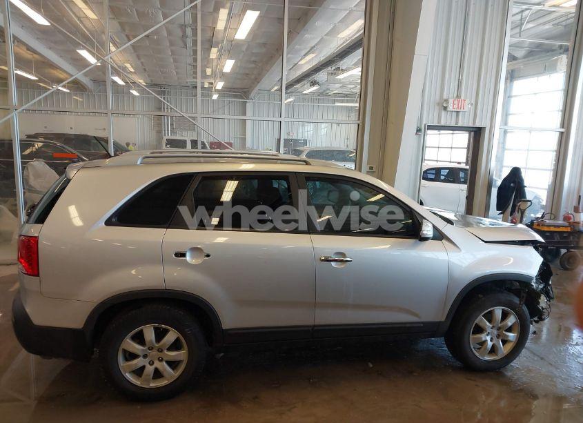 Photo 14 of 2011 Kia Sorento LX (VIN 5XYKT3A13BG090685)