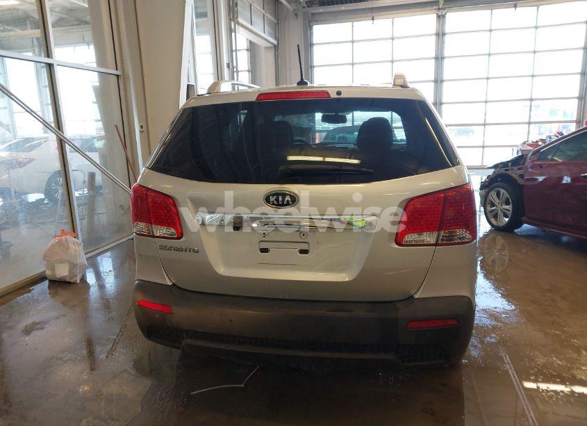 Photo 17 of 2011 Kia Sorento LX (VIN 5XYKT3A13BG090685)
