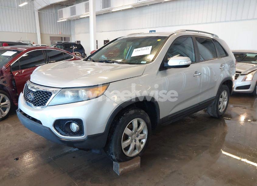 Photo 2 of 2011 Kia Sorento LX (VIN 5XYKT3A13BG090685)