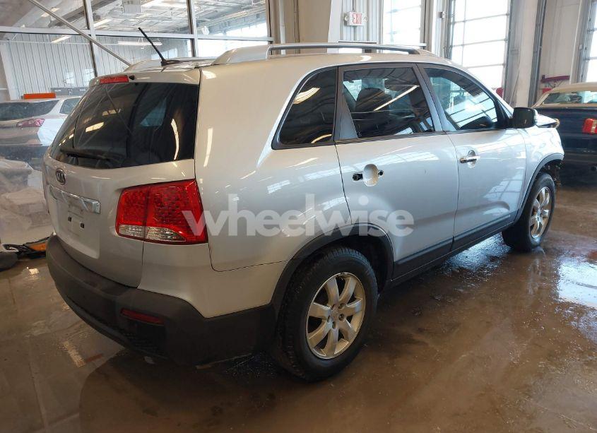 Photo 4 of 2011 Kia Sorento LX (VIN 5XYKT3A13BG090685)
