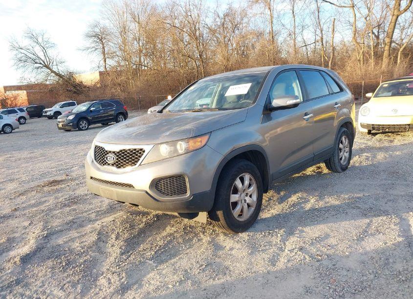 Photo 2 of 2011 Kia Sorento LX (VIN 5XYKT3A13BG113169)