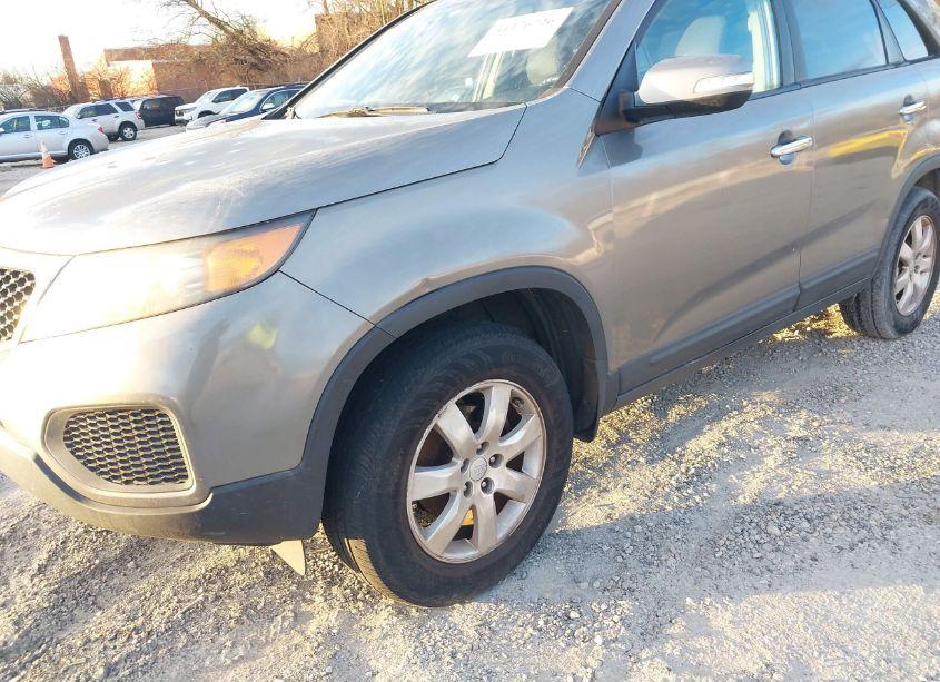 Photo 6 of 2011 Kia Sorento LX (VIN 5XYKT3A13BG113169)