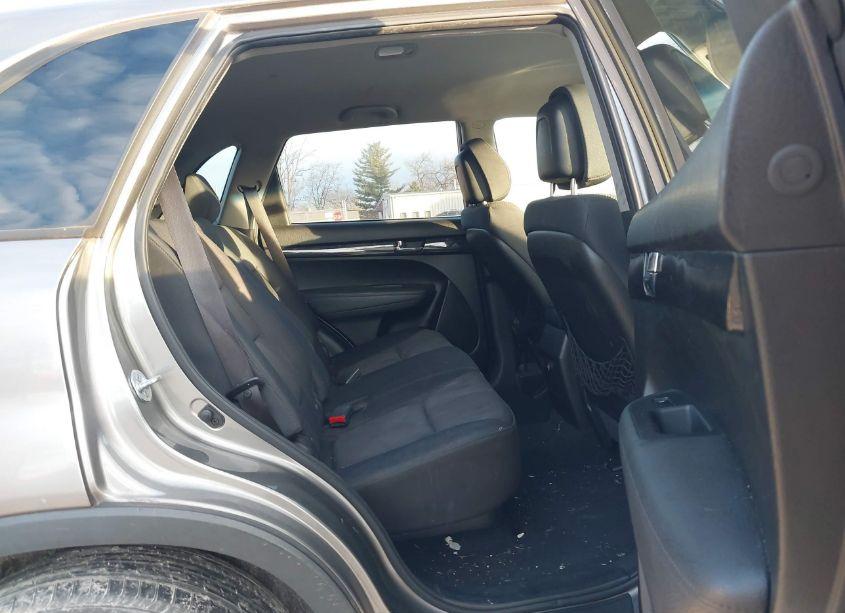 Photo 8 of 2011 Kia Sorento LX (VIN 5XYKT3A13BG113169)