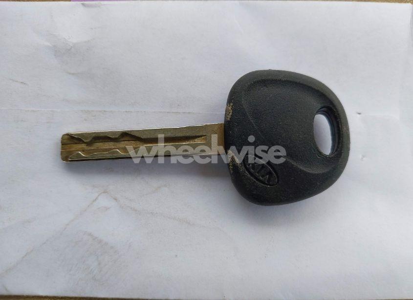 Photo 11 of 2011 Kia Sorento LX (VIN 5XYKT3A13BG129131)