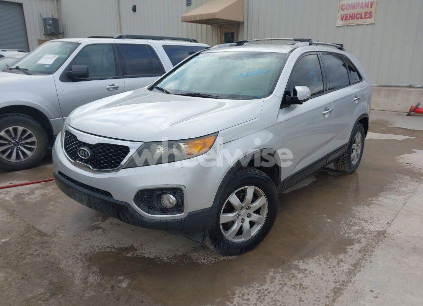 Photo 2 of 2011 Kia Sorento LX (VIN 5XYKT3A13BG129131)