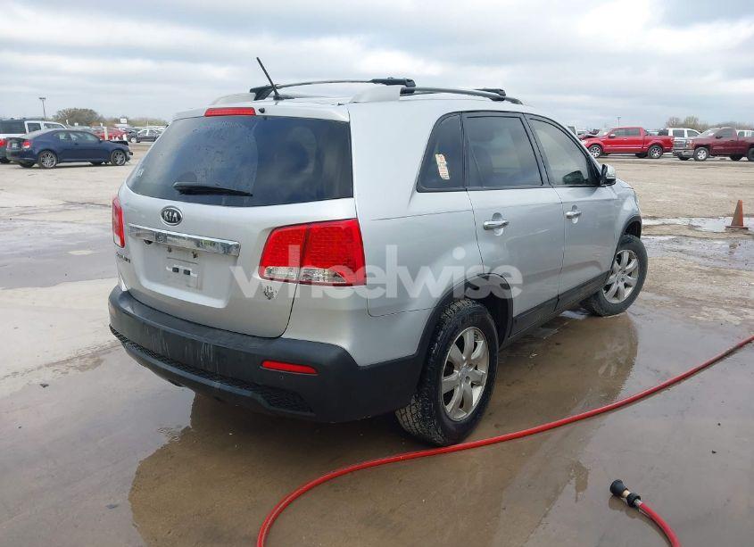 Photo 4 of 2011 Kia Sorento LX (VIN 5XYKT3A13BG129131)