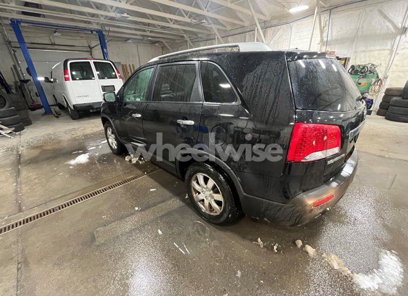 Photo 3 of 2011 Kia Sorento LX (VIN 5XYKT3A13BG146351)