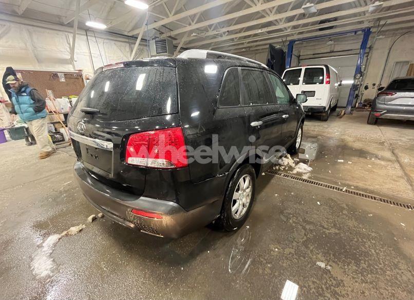 Photo 4 of 2011 Kia Sorento LX (VIN 5XYKT3A13BG146351)