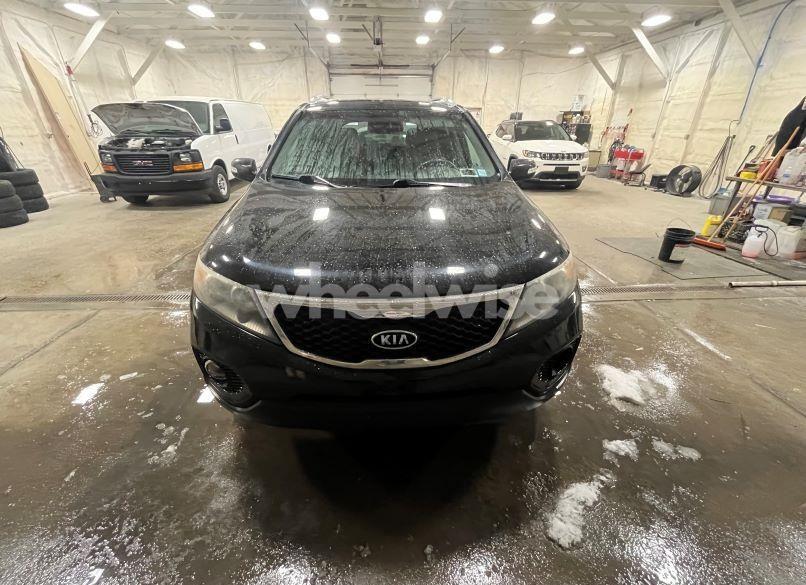 Photo 6 of 2011 Kia Sorento LX (VIN 5XYKT3A13BG146351)