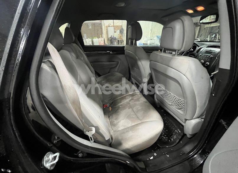 Photo 8 of 2011 Kia Sorento LX (VIN 5XYKT3A13BG146351)