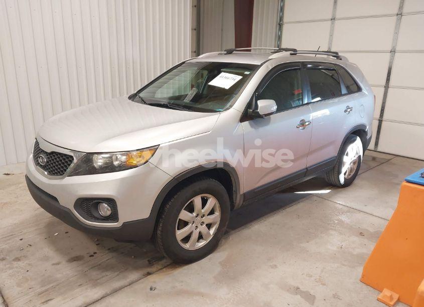 Photo 2 of 2011 Kia Sorento LX (VIN 5XYKT3A13BG169001)
