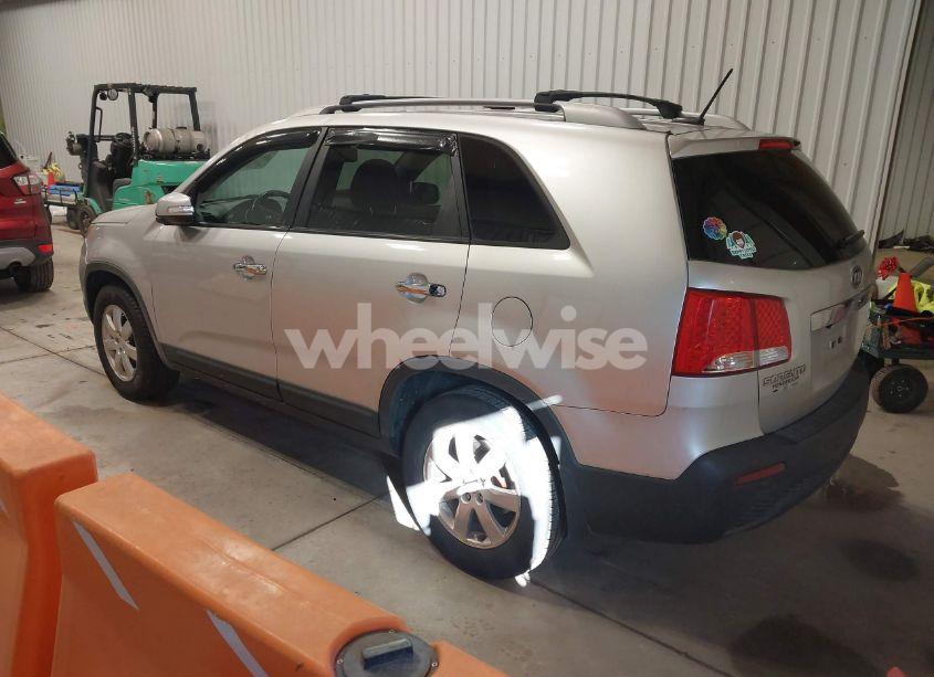 Photo 3 of 2011 Kia Sorento LX (VIN 5XYKT3A13BG169001)