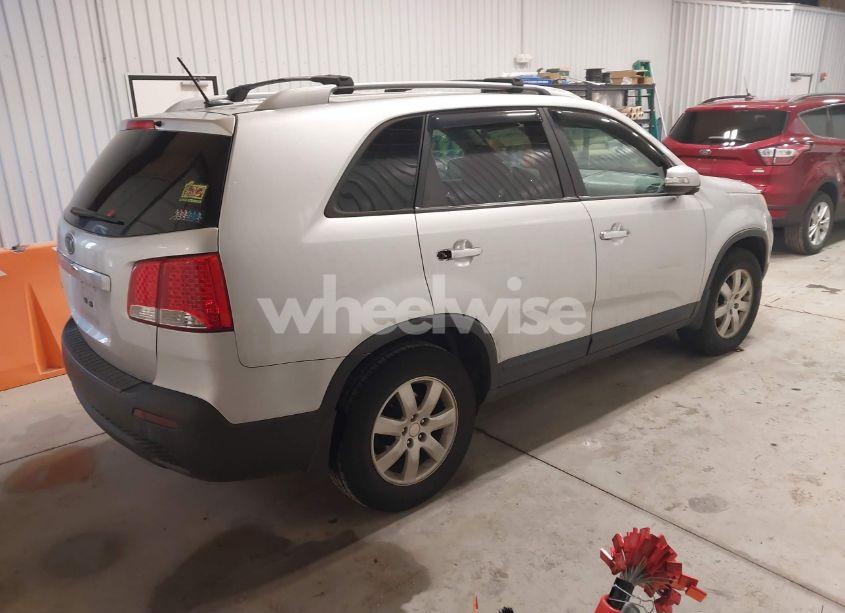 Photo 4 of 2011 Kia Sorento LX (VIN 5XYKT3A13BG169001)