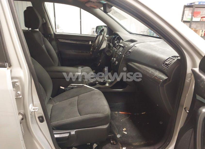 Photo 5 of 2011 Kia Sorento LX (VIN 5XYKT3A13BG169001)
