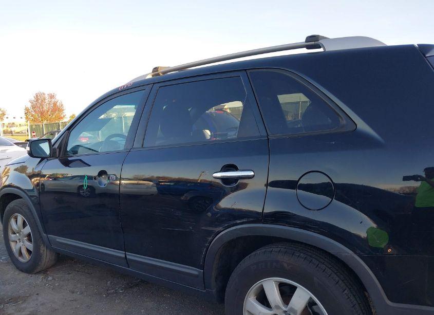 Photo 6 of 2011 Kia Sorento LX (VIN 5XYKT3A13BG185344)