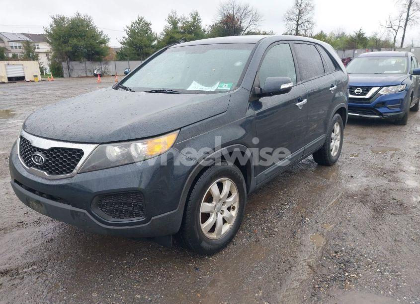Photo 2 of 2012 Kia Sorento LX (VIN 5XYKT3A13CG308139)