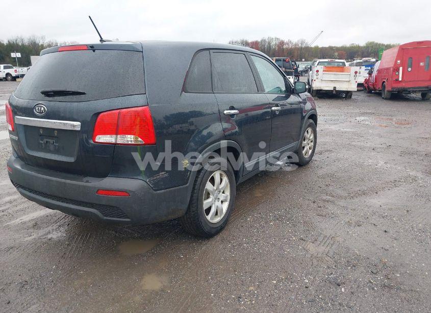 Photo 4 of 2012 Kia Sorento LX (VIN 5XYKT3A13CG308139)