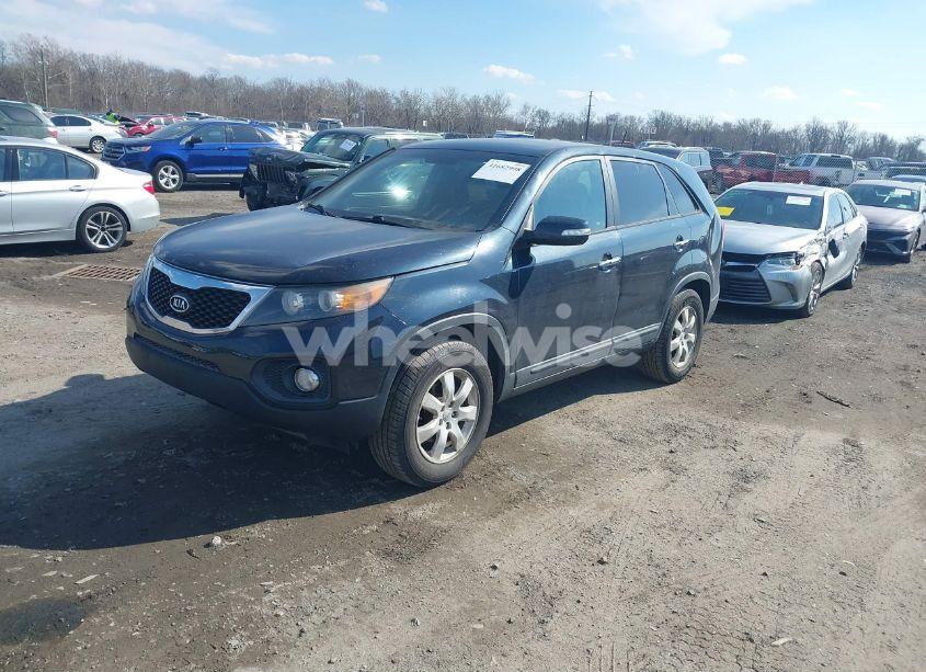Photo 2 of 2013 Kia Sorento LX (VIN 5XYKT3A13DG397809)