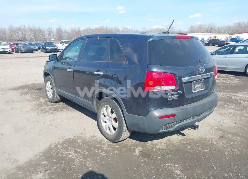 Photo 3 of 2013 Kia Sorento LX (VIN 5XYKT3A13DG397809)