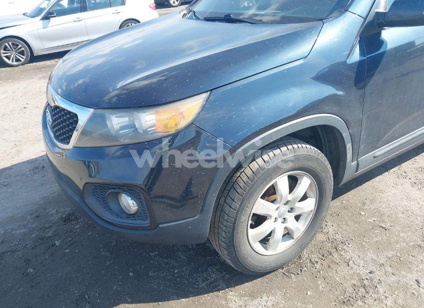 Photo 6 of 2013 Kia Sorento LX (VIN 5XYKT3A13DG397809)