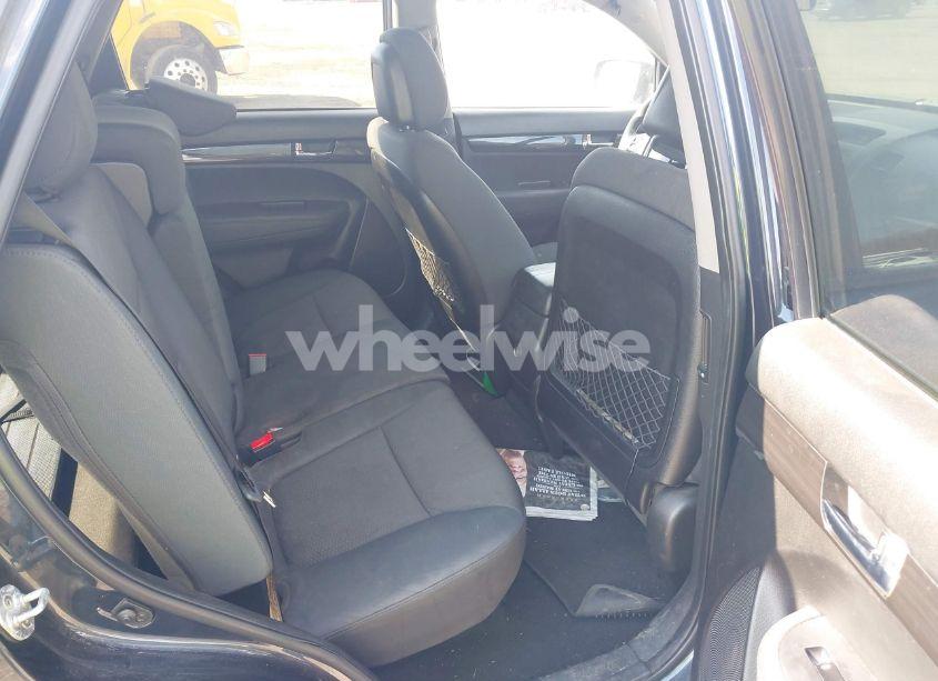 Photo 8 of 2013 Kia Sorento LX (VIN 5XYKT3A13DG397809)