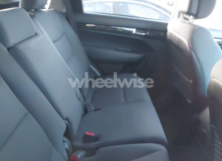 Photo 8 of 2013 Kia Sorento LX (VIN 5XYKT3A13DG407271)