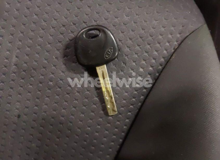 Photo 11 of 2011 Kia Sorento LX (VIN 5XYKT3A14BG007166)