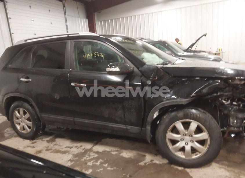 Photo 13 of 2011 Kia Sorento LX (VIN 5XYKT3A14BG007166)