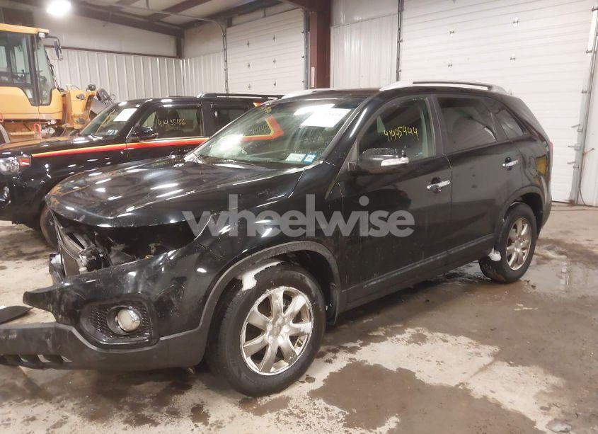 Photo 2 of 2011 Kia Sorento LX (VIN 5XYKT3A14BG007166)
