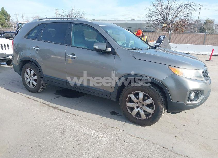 2011 Kia Sorento LX (VIN 5XYKT3A14BG018619) main photo