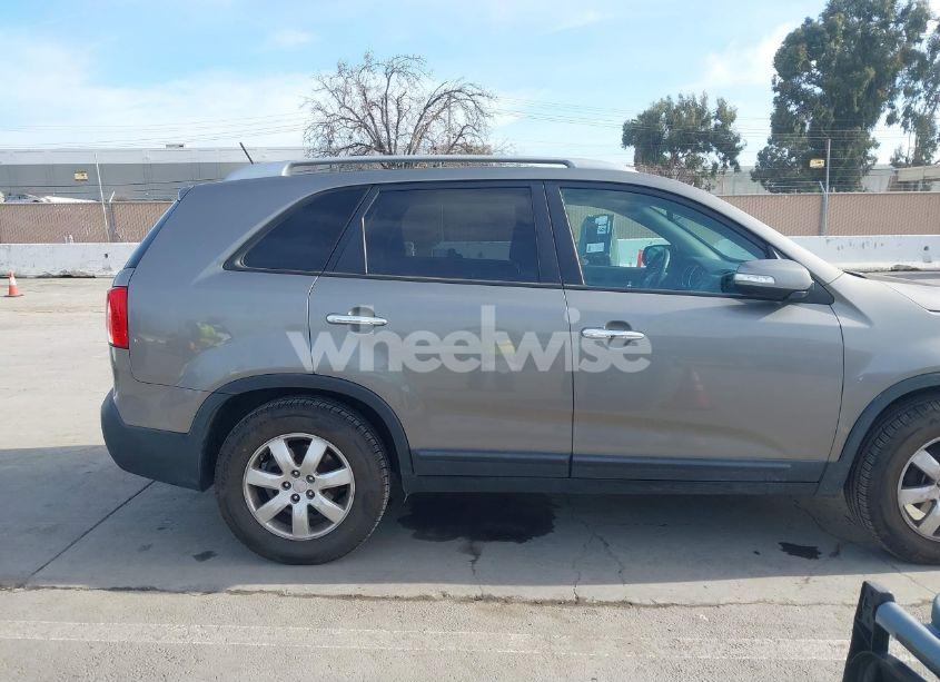 Photo 13 of 2011 Kia Sorento LX (VIN 5XYKT3A14BG018619)
