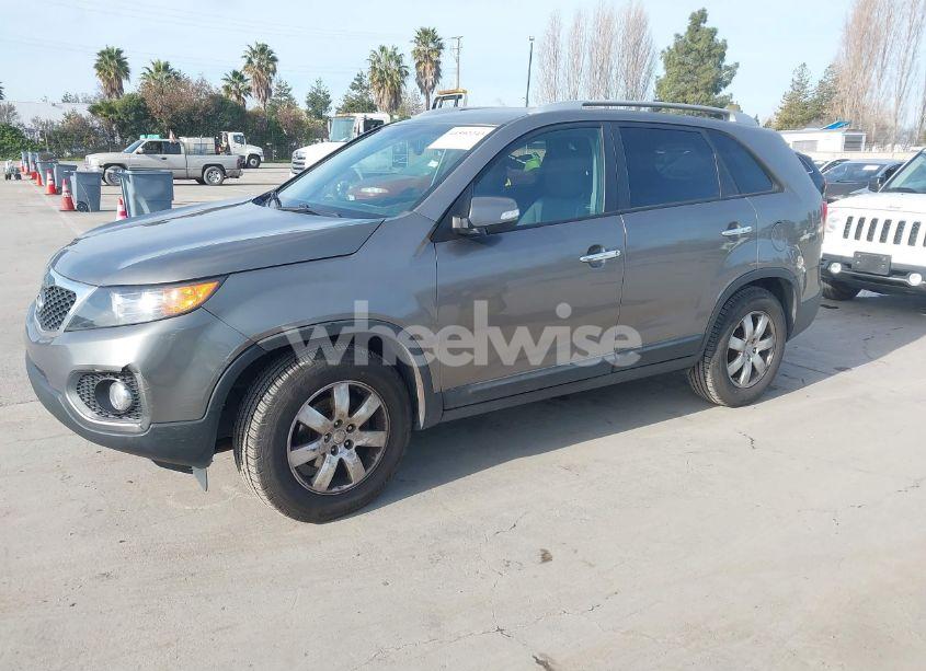 Photo 2 of 2011 Kia Sorento LX (VIN 5XYKT3A14BG018619)