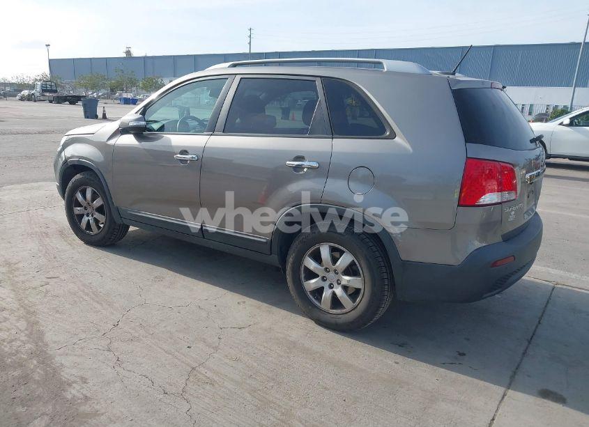 Photo 3 of 2011 Kia Sorento LX (VIN 5XYKT3A14BG018619)