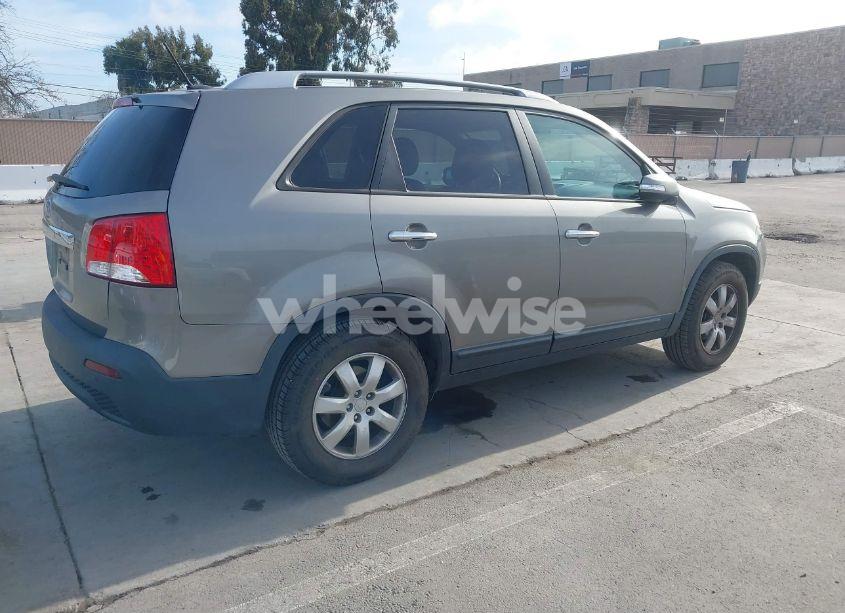 Photo 4 of 2011 Kia Sorento LX (VIN 5XYKT3A14BG018619)