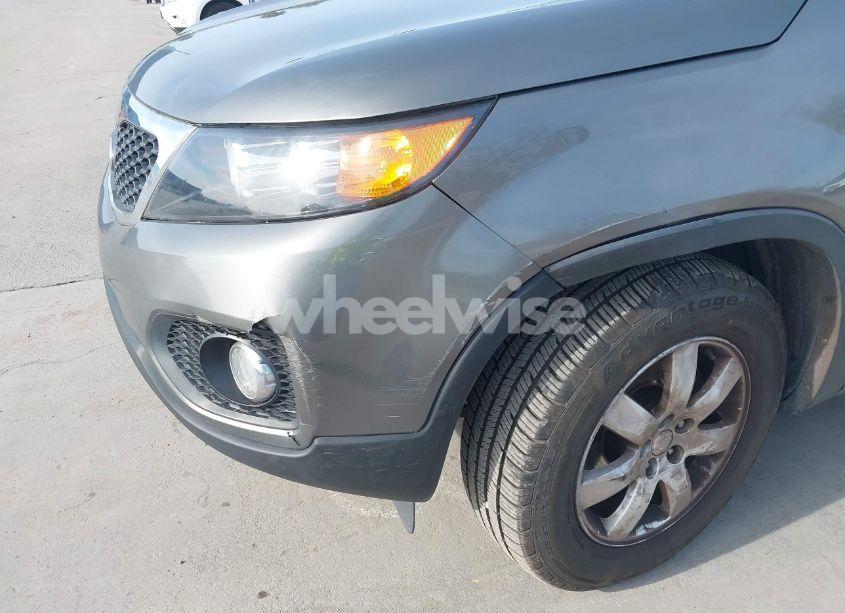 Photo 6 of 2011 Kia Sorento LX (VIN 5XYKT3A14BG018619)
