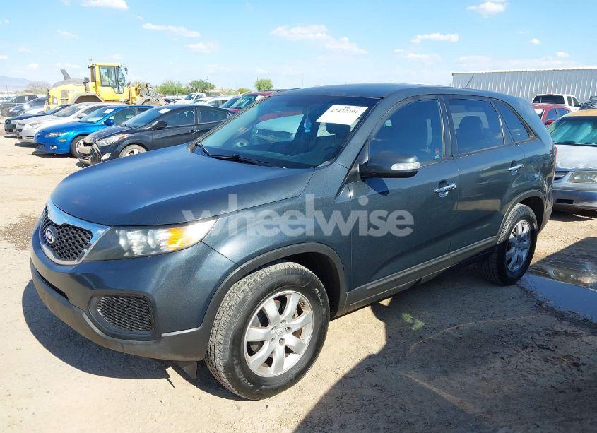 Photo 2 of 2011 Kia Sorento LX (VIN 5XYKT3A14BG035954)