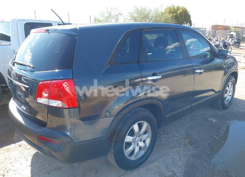 Photo 4 of 2011 Kia Sorento LX (VIN 5XYKT3A14BG035954)