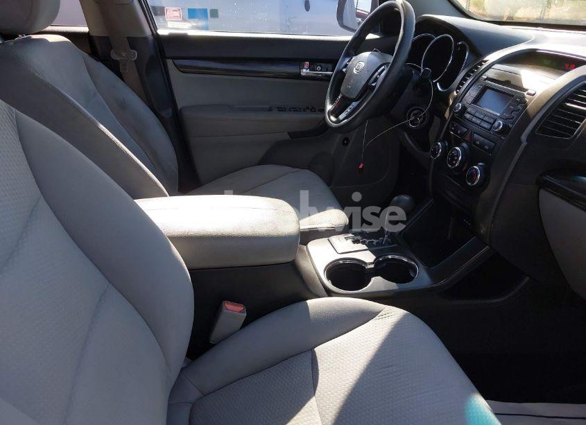 Photo 5 of 2011 Kia Sorento LX (VIN 5XYKT3A14BG035954)