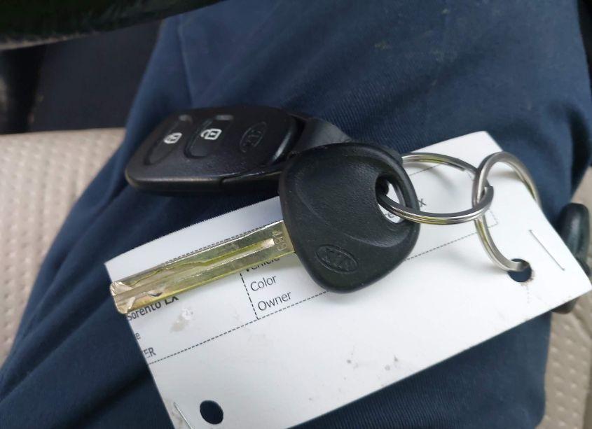 Photo 11 of 2011 Kia Sorento LX (VIN 5XYKT3A14BG051197)